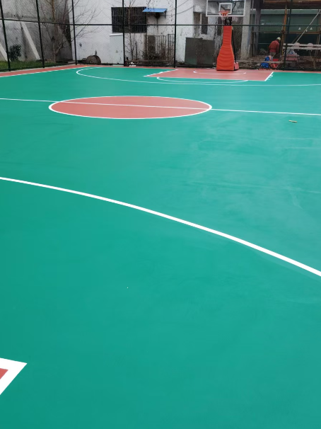 渭南 球场长期使用易出现地面开裂